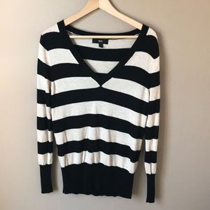 Cozy and classy Mossimo Striped Sweater Size L